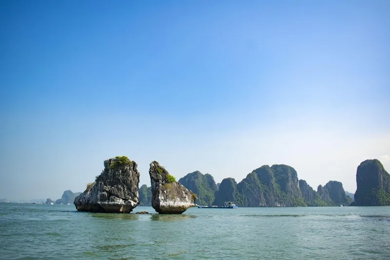 halong-bay-4646615_1280 (1)