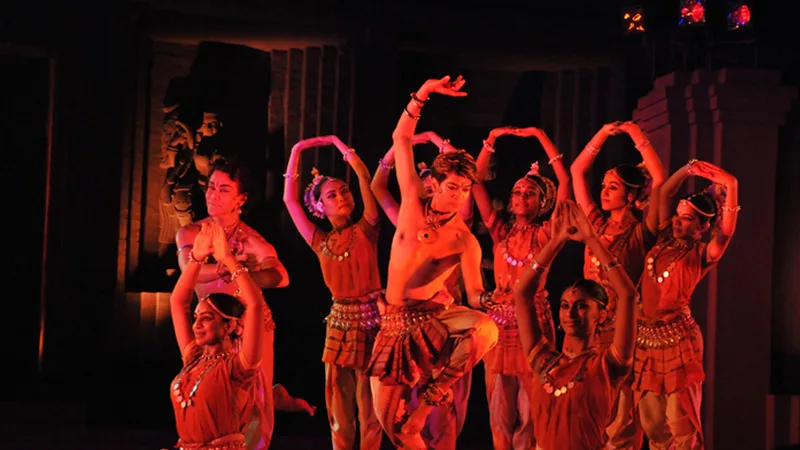 indian traditional dancers poses