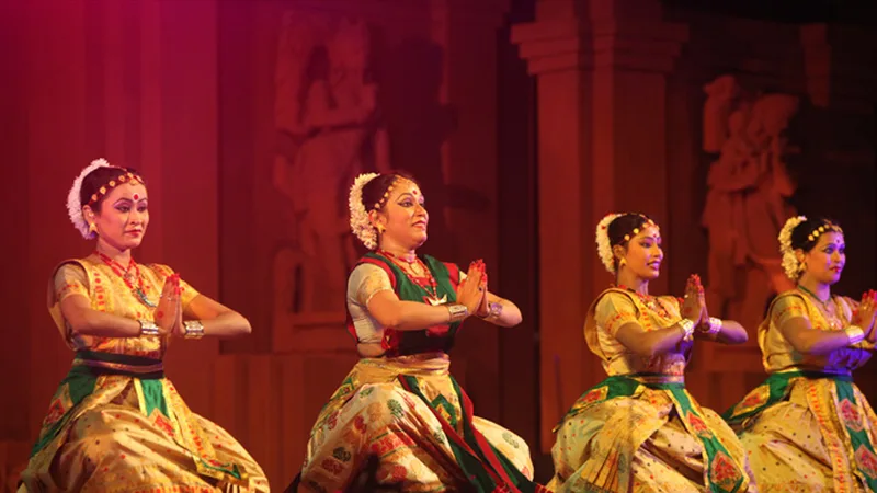 traditional Indian dance art by 4 women
