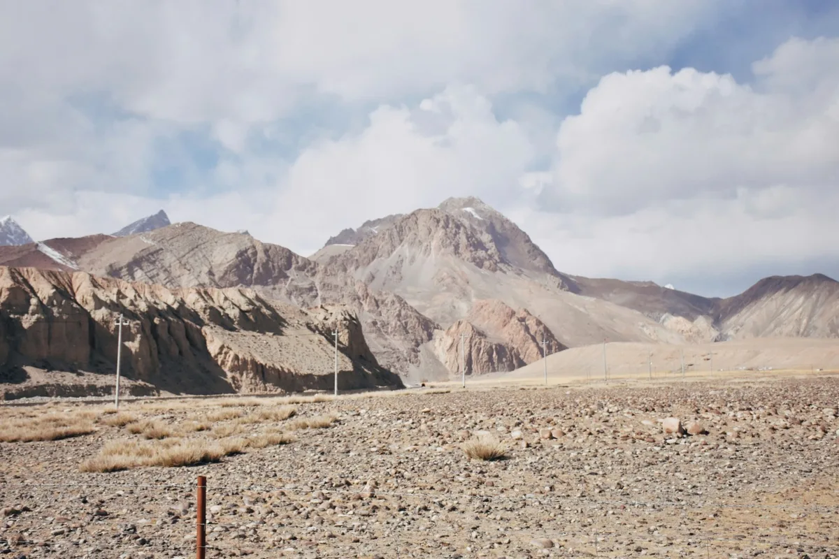 Magnetic Mirage of the Mountains