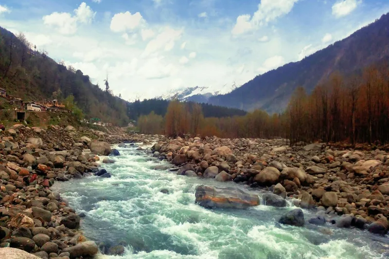 River flowing in Manali Hills